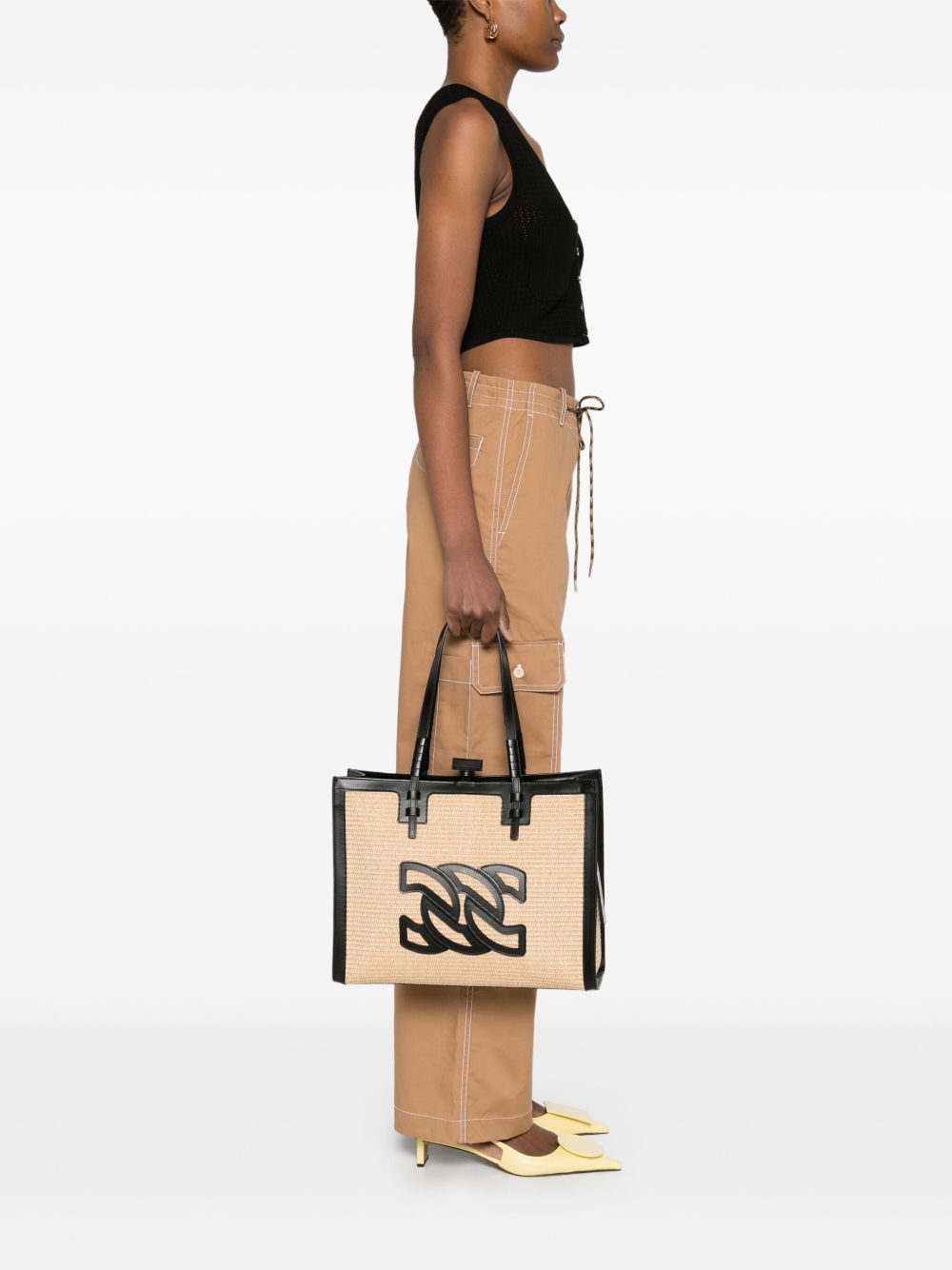 Front view with bag zipped and handles upright.