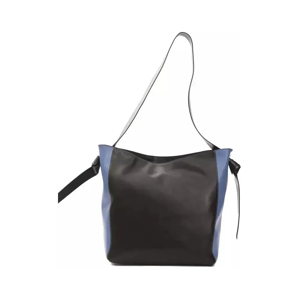 Front view with bag zipped and handles upright.