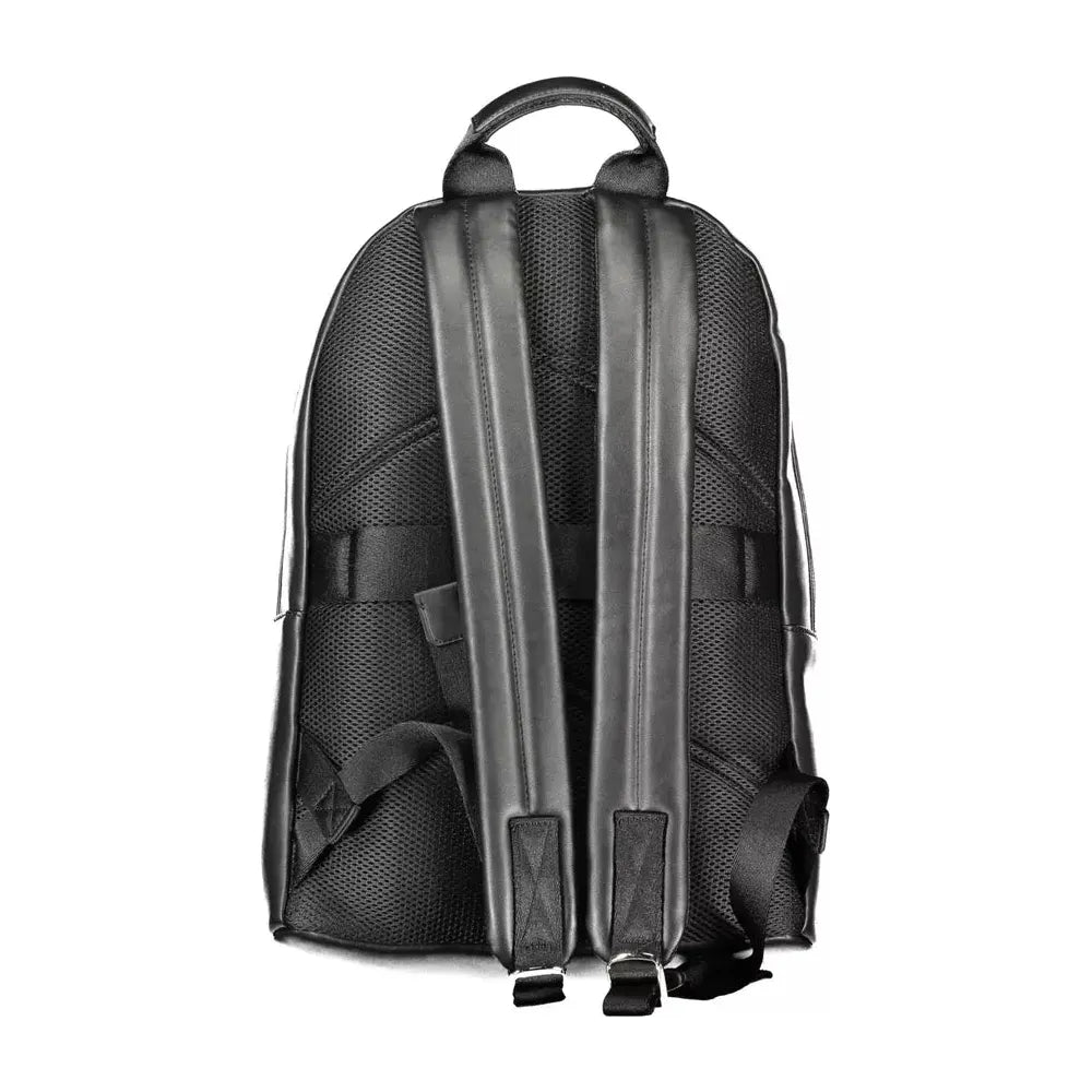 Front view with bag zipped and handles upright.